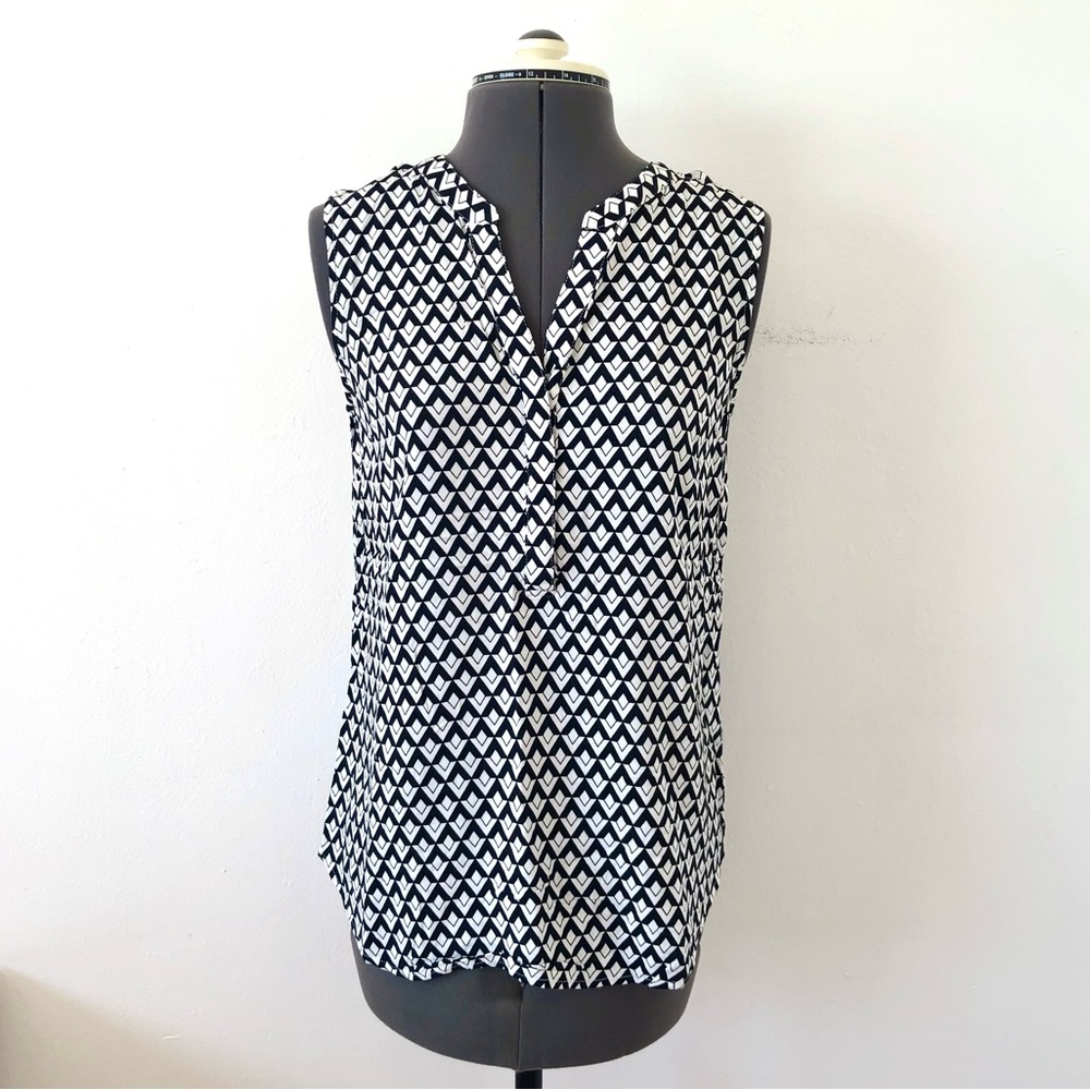 Sandra Ingrish Petites Black and White Geometric Print Top size XSP